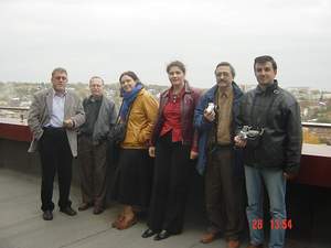 imagine de grup cu Iașiul pe fundal